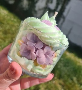 Bougie Grosses fleurs au Muguet. 205 grs Taille XXL